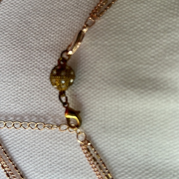 Copper leaf necklace. Nature inspired design with realistic leaf details - Picture 2 of 3